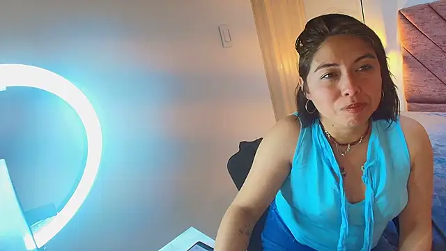 Amanda Fox   online show from April 2026 07:51:01 PM