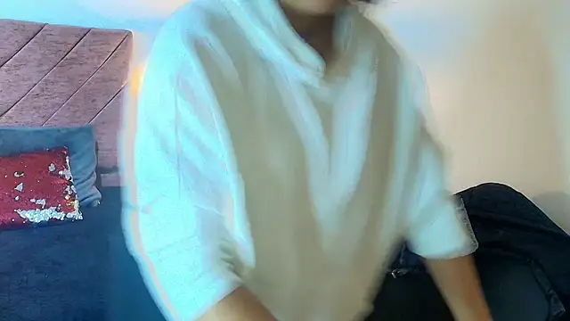 Amanda Fox   online show from April 2026 07:41:02 PM