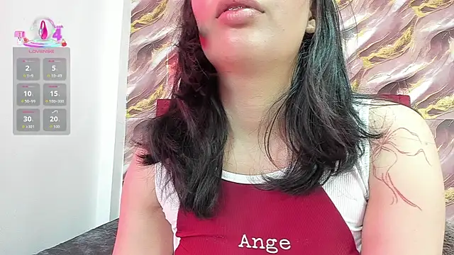 Ameliiiee online show from April 2026 07:26:02 PM