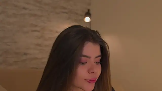 Julie Belle  online show from April 2026 10:49:02 PM