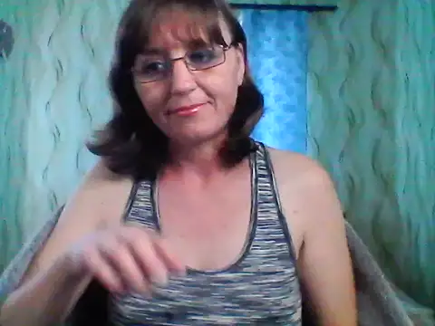 Alisaprice077 online show from April 2026 09:33:01 AM