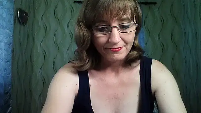 Alisaprice077 online show from June 2026 06:41:01 AM