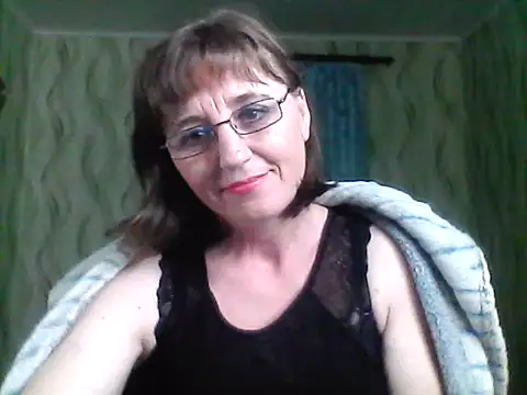 Alisaprice077 online show from April 2026 08:15:01 PM