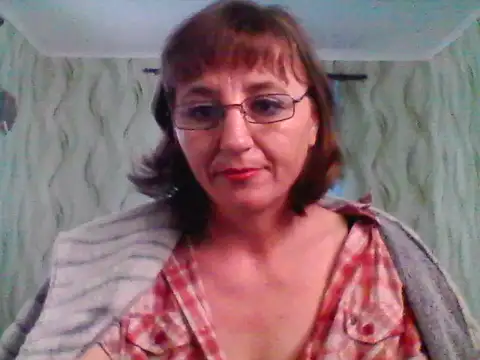 Alisaprice077 online show from April 2026 08:49:01 AM