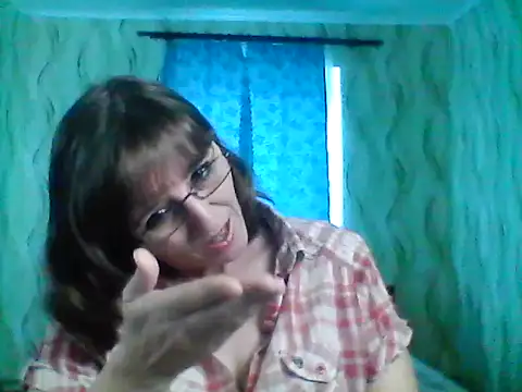 Alisaprice077 online show from April 2026 08:59:01 AM