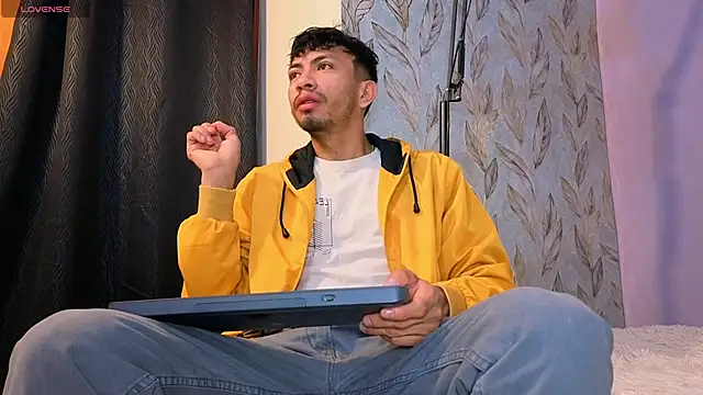 Luchoplayboy online show from April 2026 11:59:02 AM