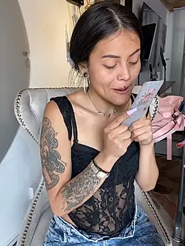 Cloe pink1 online show from March 2026 01:50:01 PM