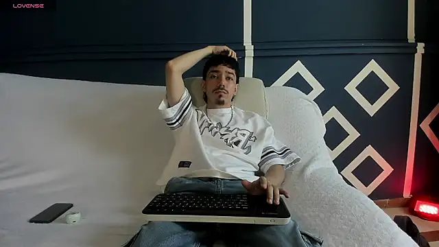 finn jackson online show from March 2026 07:31:01 PM