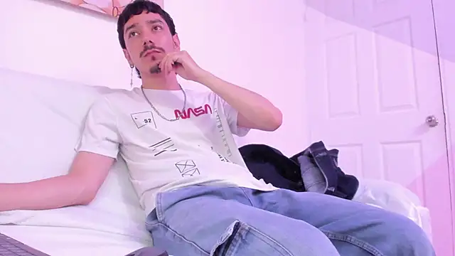 finn jackson online show from March 2026 07:56:01 PM