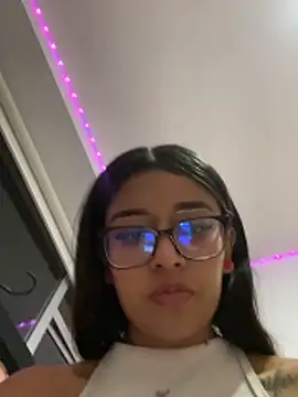 chanell pinkk online show from April 2026 12:01:02 AM