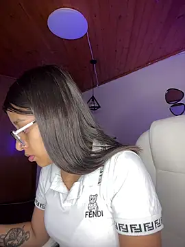 chanell pinkk online show from April 2026 01:31:02 PM