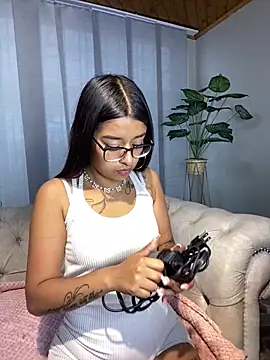 chanell pinkk online show from April 2026 12:50:02 PM