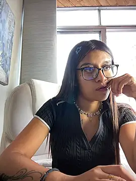 chanell pinkk online show from April 2026 01:02:01 PM