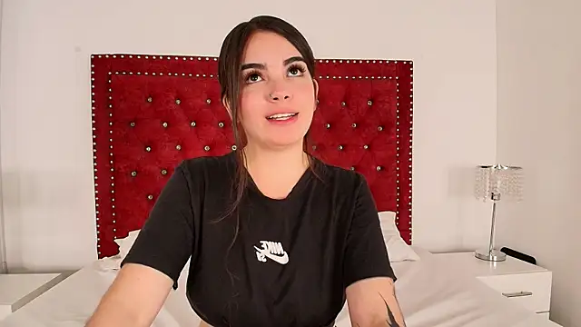 Daphne glas online show from April 2026 11:39:01 AM