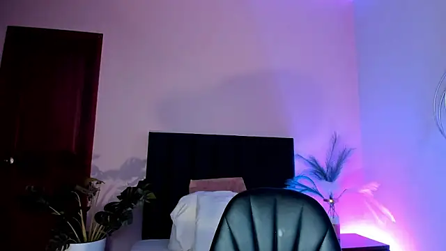 TinnaMoon online show from March 2026 11:57:02 PM