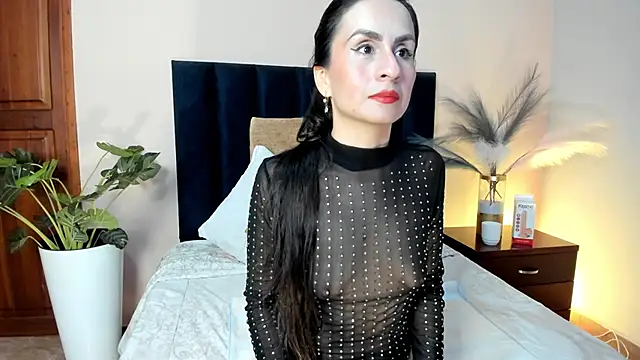 TinnaMoon online show from March 2026 11:33:01 PM