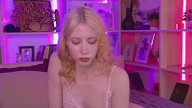 Snapshot of Lola_Gilbert chatting on May 2026 03:08:01 PM Lola Gilbert online show from May 2026 03:08:01 PM