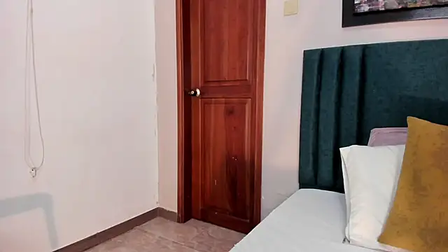 FreyaCameron online show from May 2026 12:57:02 PM