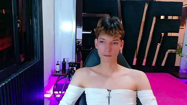 Stefany PiInk online show from April 2026 01:06:02 PM