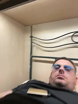 tonyboys19418 online show from April 2026 10:00:01 PM