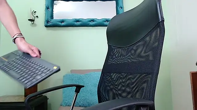 ChalonVera online show from March 2026 07:26:02 PM