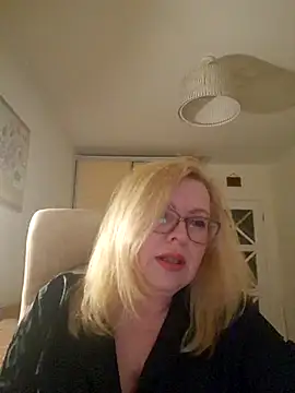 JanieLight53 online show from March 2026 06:20:01 PM