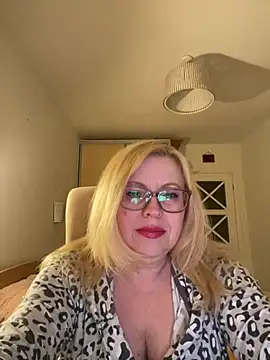 JanieLight53 online show from June 2026 10:10:01 PM