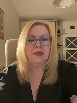 JanieLight53 online show from April 2026 09:30:02 PM