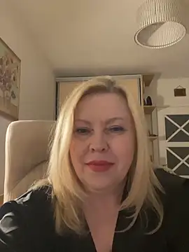 JanieLight53 online show from May 2026 10:52:03 PM