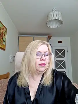 JanieLight53 online show from April 2026 01:18:02 PM