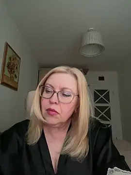 JanieLight53 online show from April 2026 04:44:02 PM