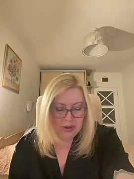 JanieLight53 online show from April 2026 07:08:02 PM