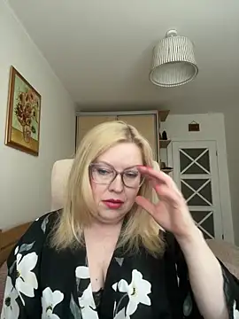 JanieLight53 online show from May 2026 04:32:02 PM