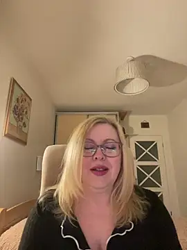 JanieLight53 online show from April 2026 07:43:02 PM