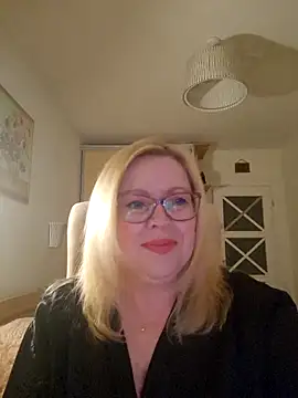 JanieLight53 online show from April 2026 07:44:02 PM