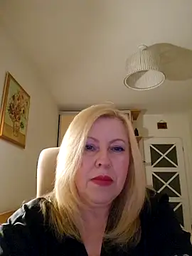 JanieLight53 online show from April 2026 06:19:02 PM