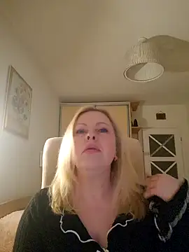 JanieLight53 online show from April 2026 05:08:02 PM