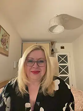 JanieLight53 online show from May 2026 07:39:02 PM