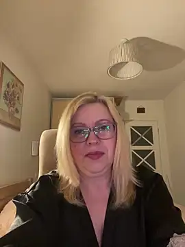 JanieLight53 online show from April 2026 08:10:02 PM