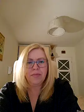 JanieLight53 online show from April 2026 05:39:01 PM