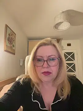 JanieLight53 online show from April 2026 09:54:02 PM