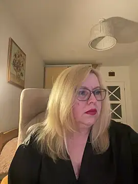 JanieLight53 online show from May 2026 05:39:02 PM