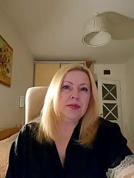 JanieLight53 online show from April 2026 08:37:02 PM