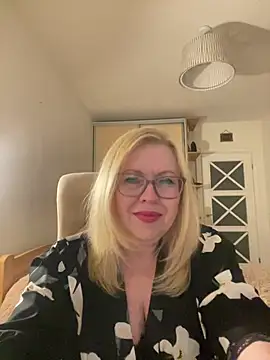 JanieLight53 online show from May 2026 10:39:01 PM