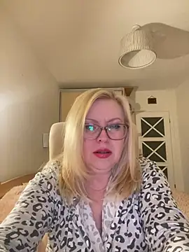 JanieLight53 online show from May 2026 10:59:01 PM