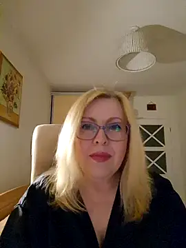 JanieLight53 online show from April 2026 06:22:01 PM