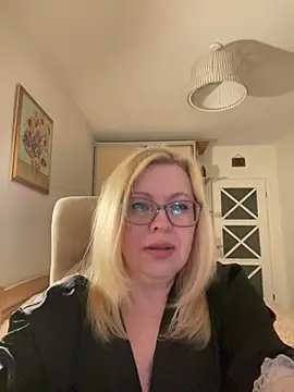 JanieLight53 online show from May 2026 06:24:02 PM