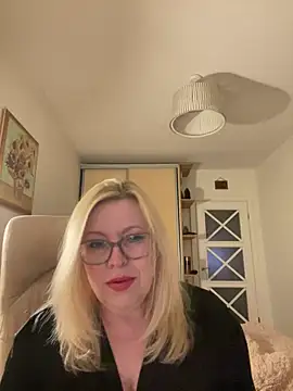 JanieLight53 online show from May 2026 06:26:02 PM
