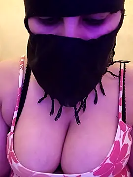 Snapshot of karamil69sxx chatting on March 2026 01:15:01 AM karamil69sxx online show from March 2026 01:15:01 AM