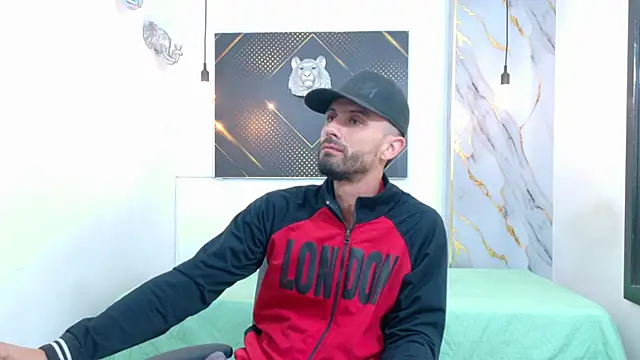 Snapshot of KingOfTemptation chatting on June 2026 03:40:02 AM KingOfTemptation online show from June 2026 03:40:02 AM